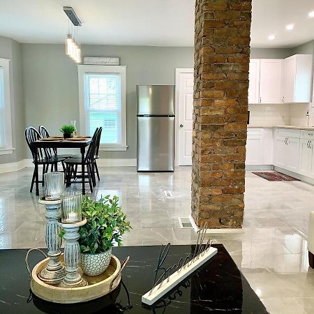 The Oakwood Cottage- With Private Yard & Parking, Minutes From Falls & Casino By Niagara Hospitality Niagara Falls Exterior foto