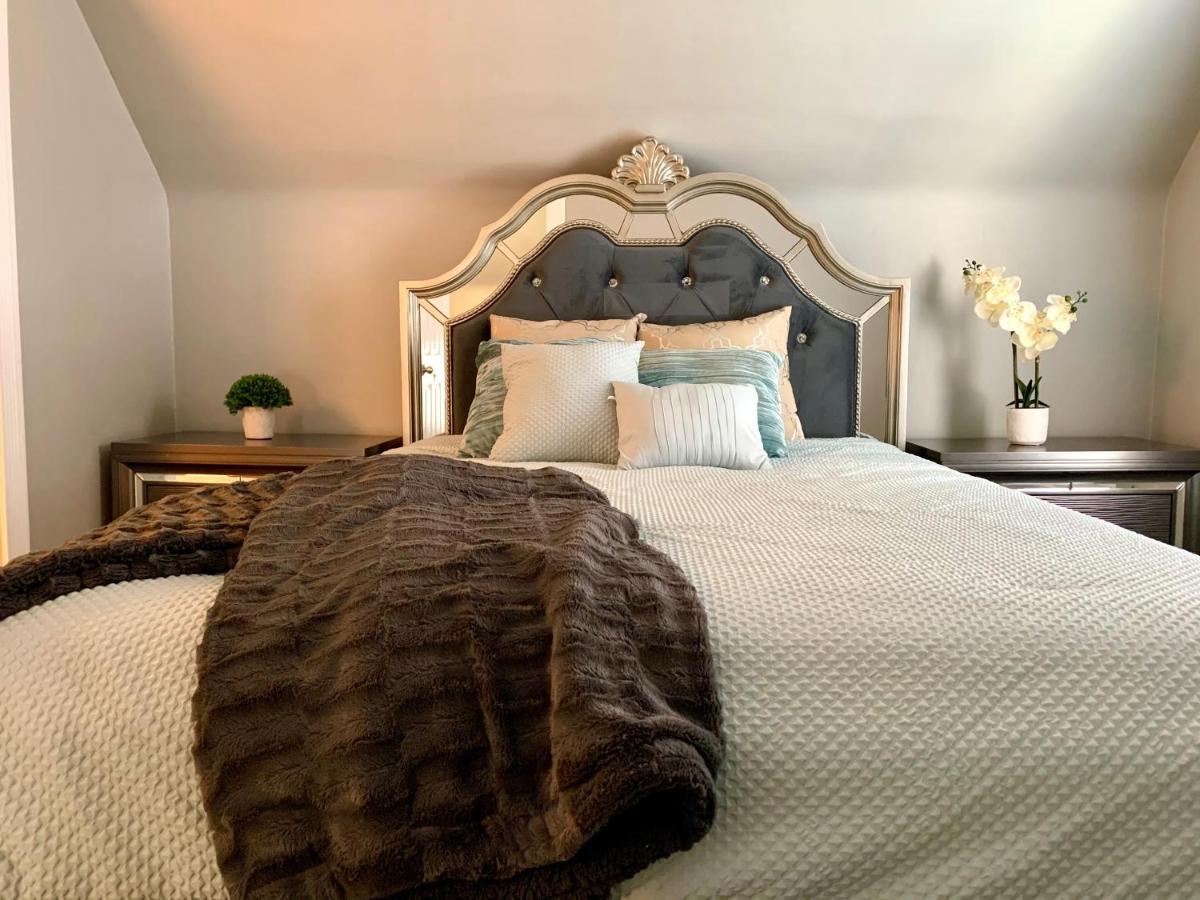 The Oakwood Cottage- With Private Yard & Parking, Minutes From Falls & Casino By Niagara Hospitality Niagara Falls Exterior foto