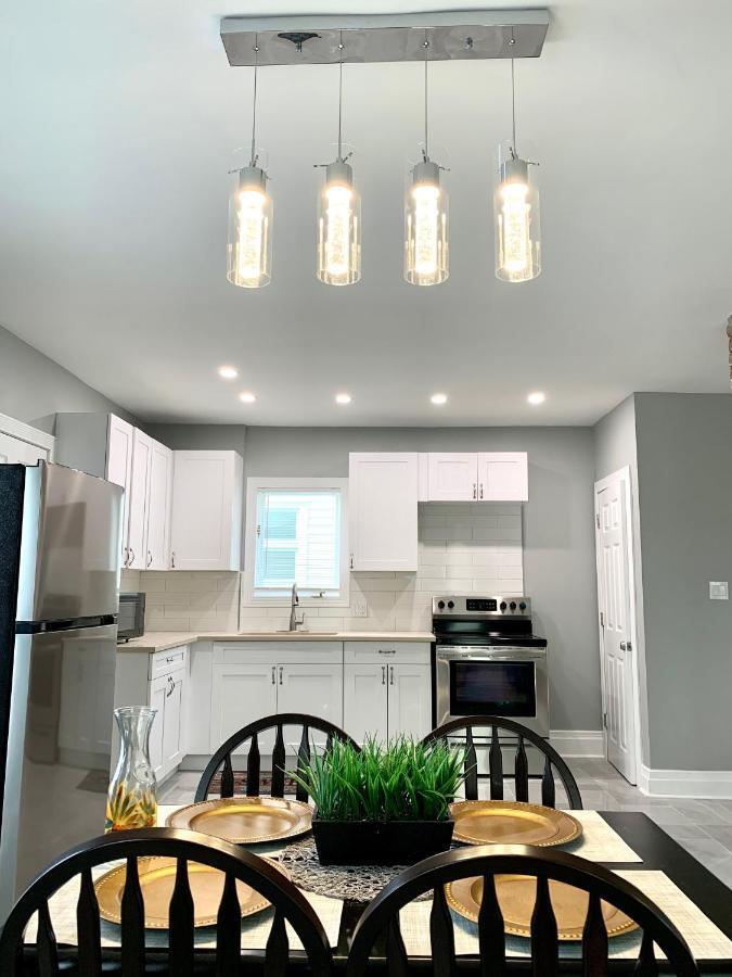 The Oakwood Cottage- With Private Yard & Parking, Minutes From Falls & Casino By Niagara Hospitality Niagara Falls Exterior foto