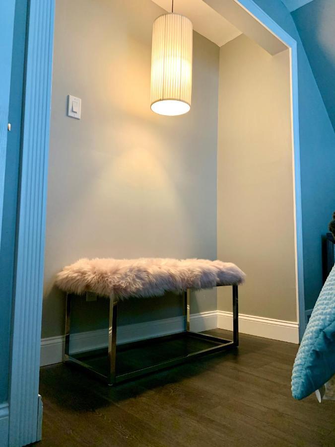 The Oakwood Cottage- With Private Yard & Parking, Minutes From Falls & Casino By Niagara Hospitality Niagara Falls Exterior foto
