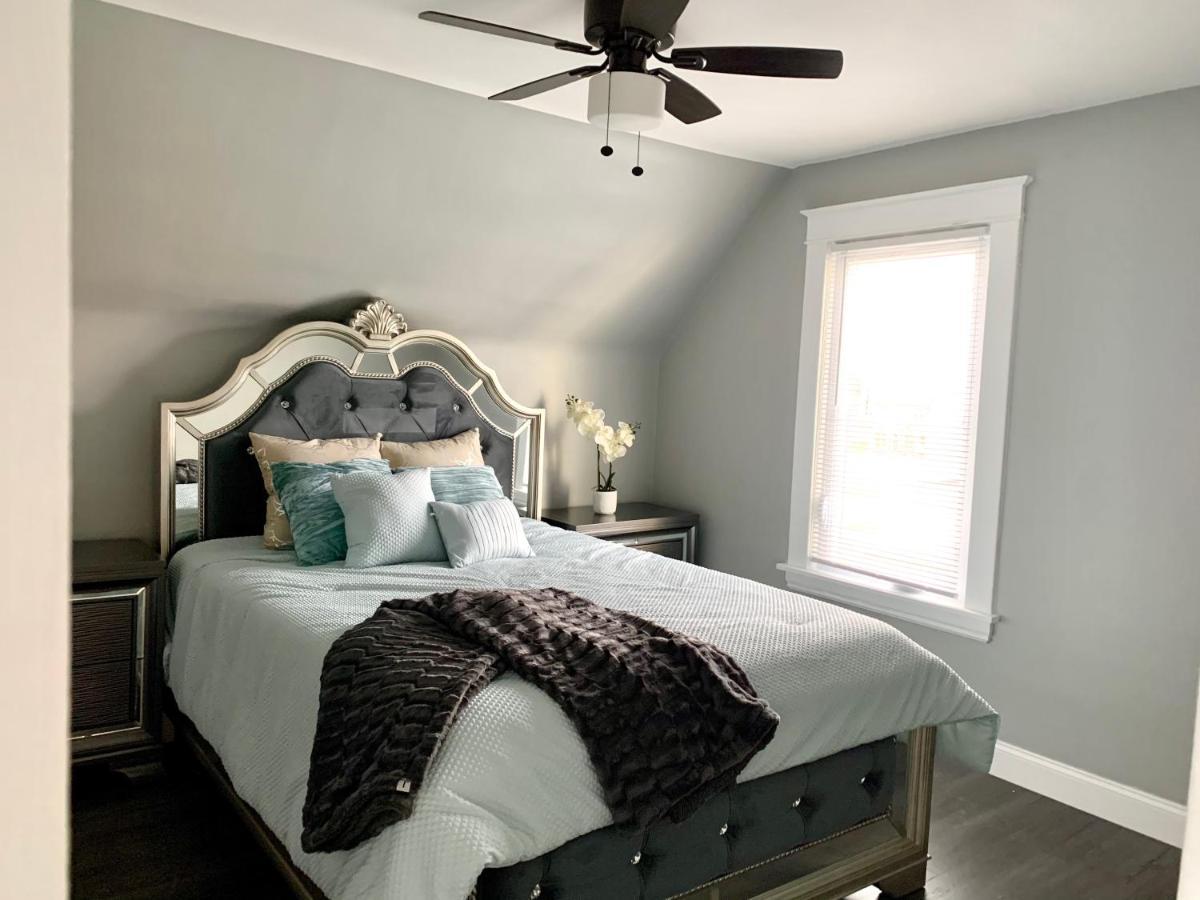 The Oakwood Cottage- With Private Yard & Parking, Minutes From Falls & Casino By Niagara Hospitality Niagara Falls Exterior foto
