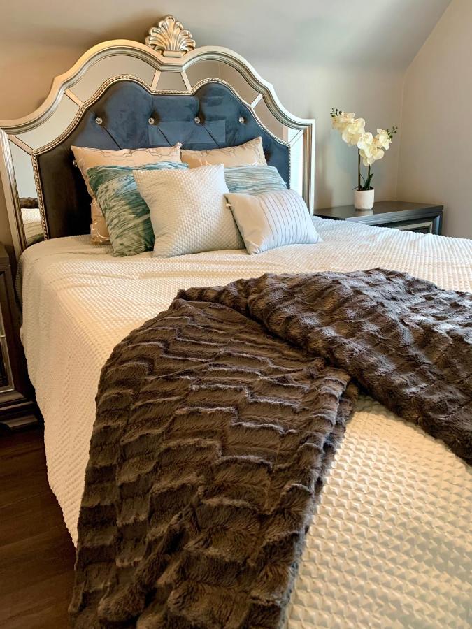 The Oakwood Cottage- With Private Yard & Parking, Minutes From Falls & Casino By Niagara Hospitality Niagara Falls Exterior foto
